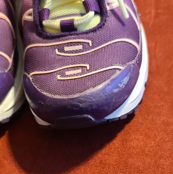 Nikes - Picture 3 of 4